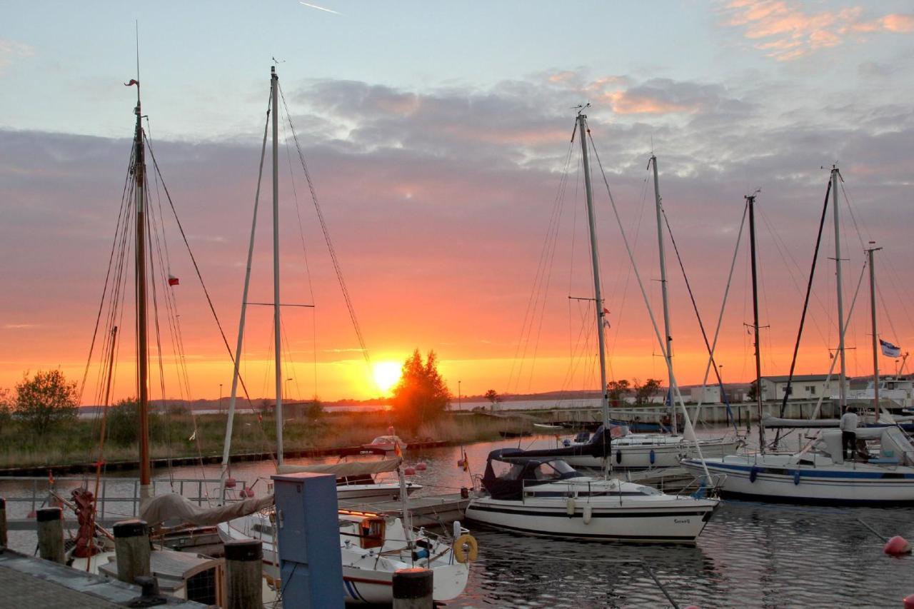 Strandnah Mit Balkon, Gratis Nutzung Vom Ahoi Erlebnisbad Und Sauna In Sellin - Strandhaus Moenchgut Fewo21 洛布 外观 照片